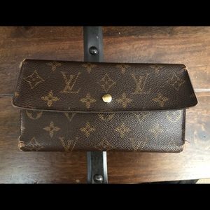 Authentic Louis Vuitton Sarah wallet 7.5x4